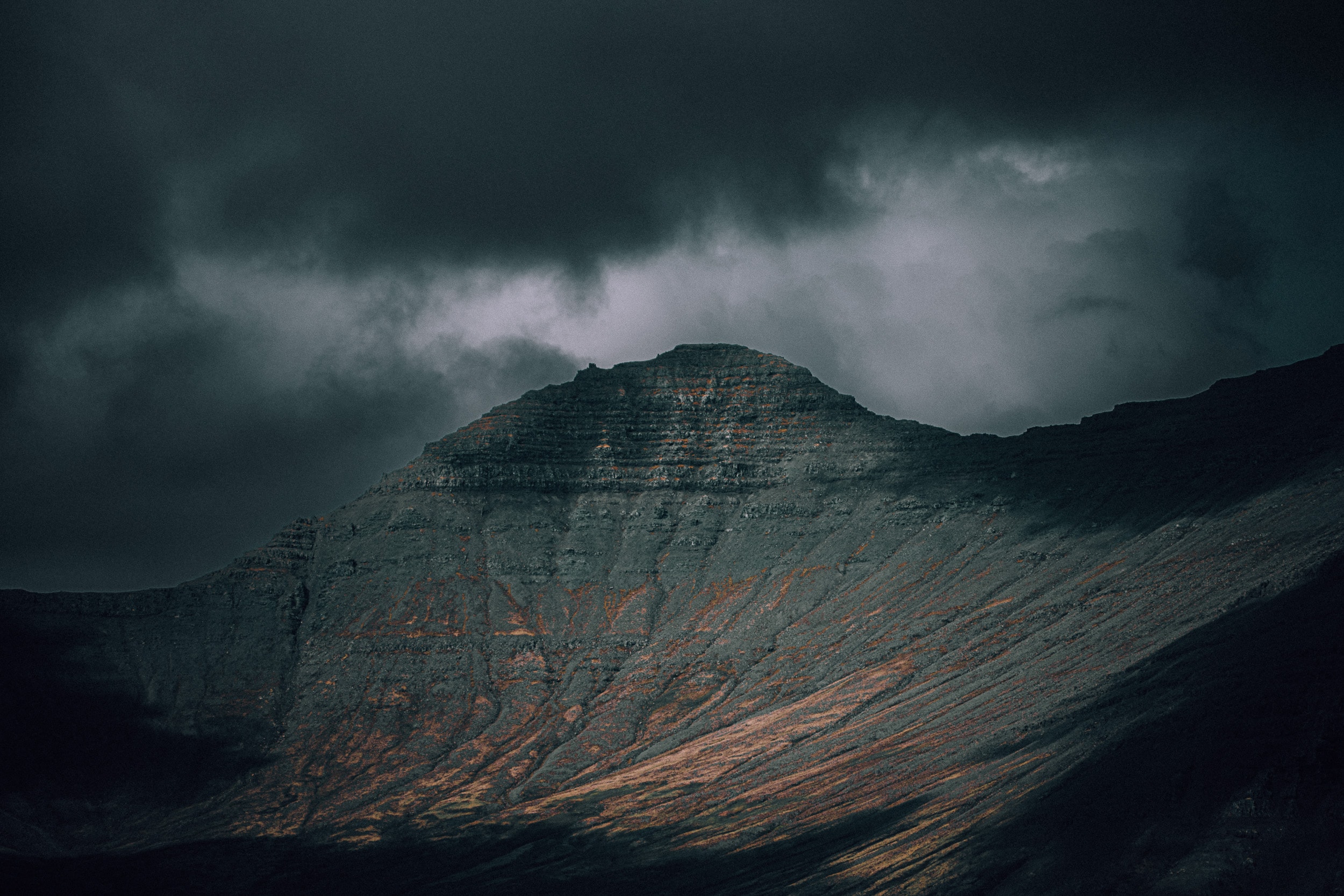 Behind the scenes — raw Icelandic landscape