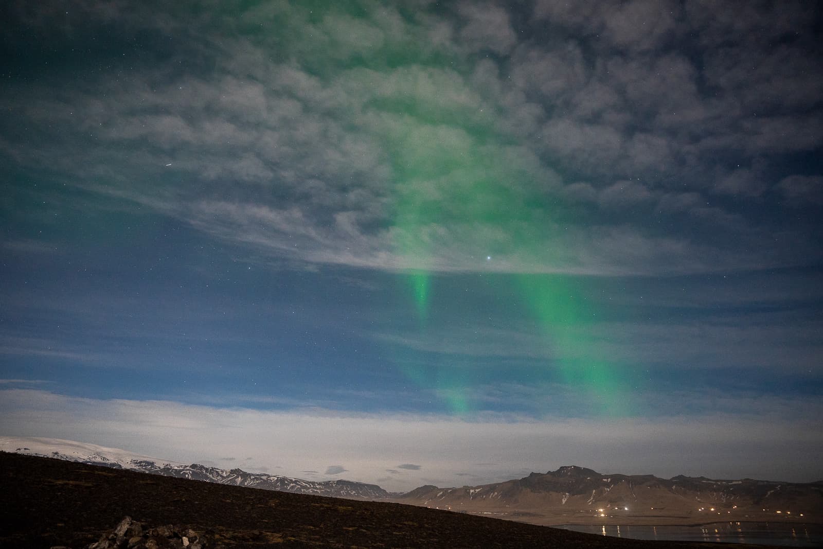 Zorza nad islandzkim wybrzeżem