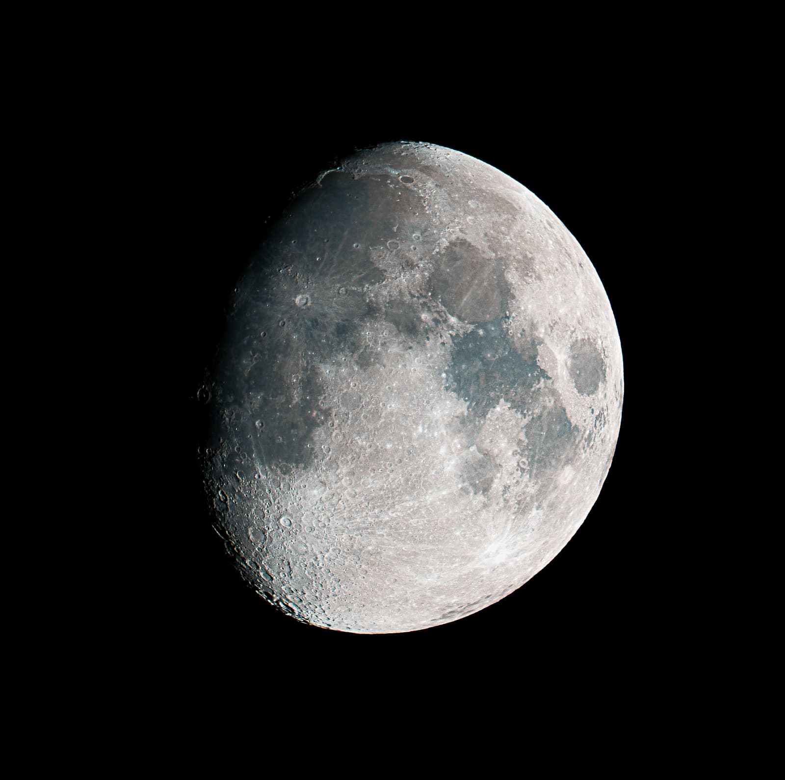 Moon Stacking in Astrophotography - A Practical Beginner Guide